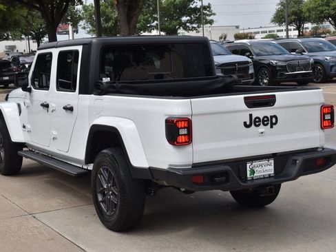 Used 2024 Jeep Gladiator Sport AWD/4WD image 10