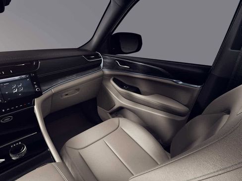 New 2026 Jeep Grand Cherokee L Limited AWD/4WD image 16