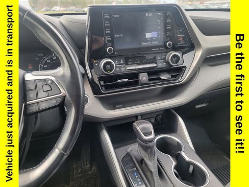 Used 2020 Toyota Highlander XLE AWD/4WD image 17