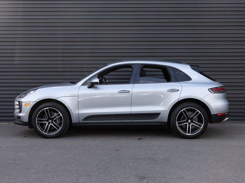 Certified 2020 Porsche Macan image 2