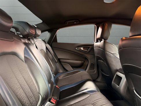 Used 2016 Chrysler 200 S image 23