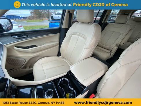 Used 2022 Jeep Grand Cherokee L Limited AWD/4WD image 10