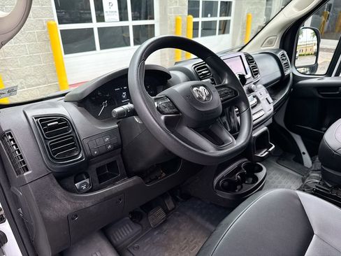 Used 2025 RAM ProMaster 2500 w/ Convenience Group FWD image 9