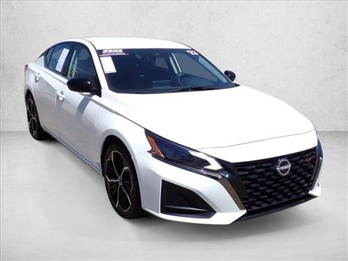 Used 2023 Nissan Altima 2.5 SR FWD image 6