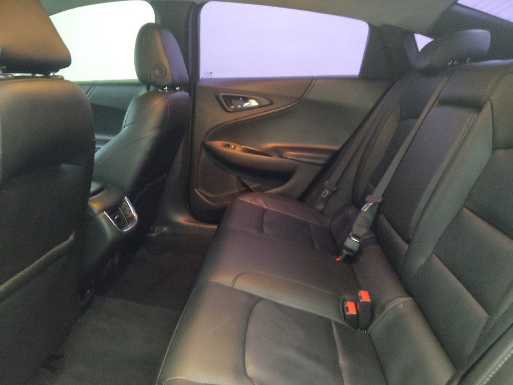 Used 2017 Chevrolet Malibu LT w/ Leather Package FWD image 18