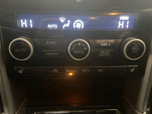 Used 2020 Subaru Ascent Premium w/ Convenience Package AWD/4WD image 17