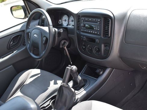 Used 2006 Ford Escape XLS FWD image 12