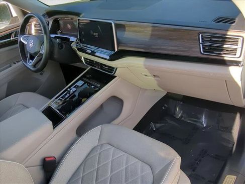 Used 2024 Volkswagen Atlas SEL Premium R-Line image 24