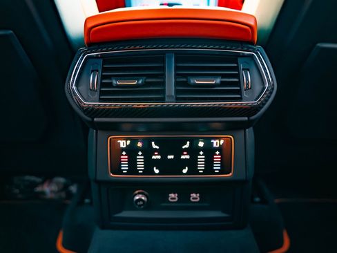 Used 2022 Lamborghini Urus image 31