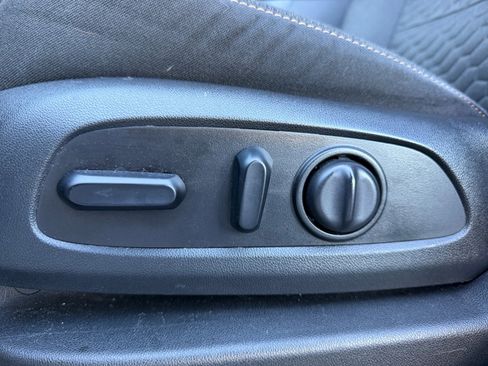 Used 2020 Chevrolet Equinox LT image 14