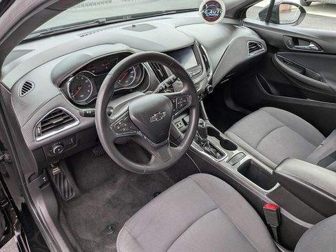 Used 2019 Chevrolet Cruze LT w/ RS Package FWD image 6