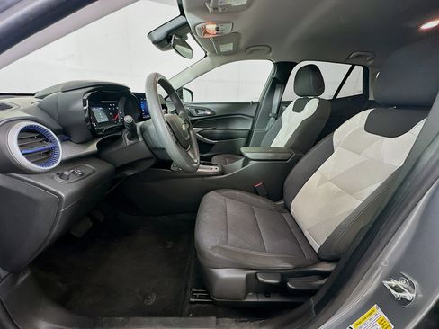 Used 2024 Chevrolet Trax LS FWD image 13