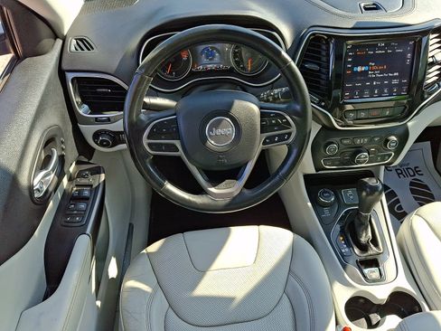 Used 2019 Jeep Cherokee Limited w/ Luxury Group AWD/4WD image 11