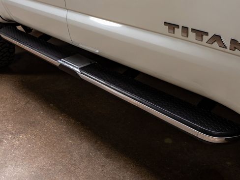 Used 2017 Nissan Titan PRO-4X image 12