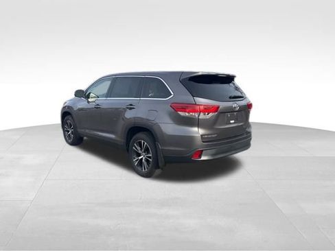 Used 2019 Toyota Highlander LE image 3