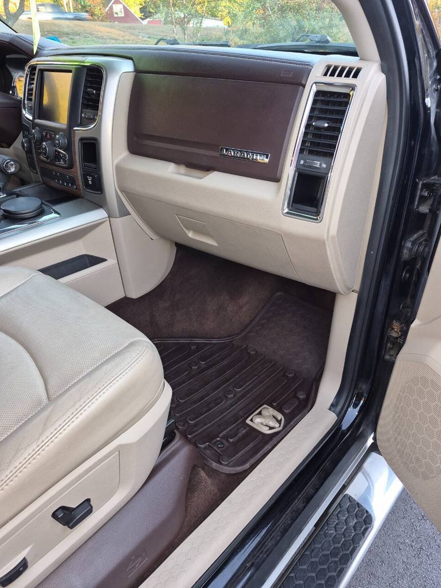 Used 2013 RAM 1500 Laramie w/ Convenience Group AWD/4WD image 7