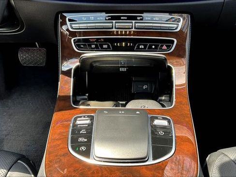 Used 2023 Mercedes-Benz E 350 4MATIC Sedan image 18