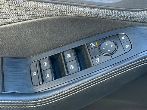 Used 2023 Nissan Rogue SV image 12