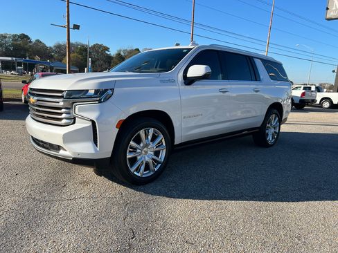 Used 2021 Chevrolet Suburban High Country w/ Premium Package image 10