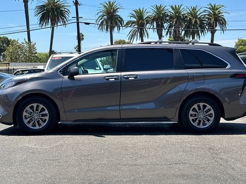 Used 2022 Toyota Sienna XLE w/ XLE Plus Package FWD image 7