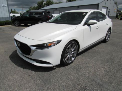 Used 2019 MAZDA MAZDA3 Sedan FWD image 1