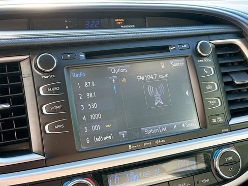 Used 2016 Toyota Highlander XLE image 18