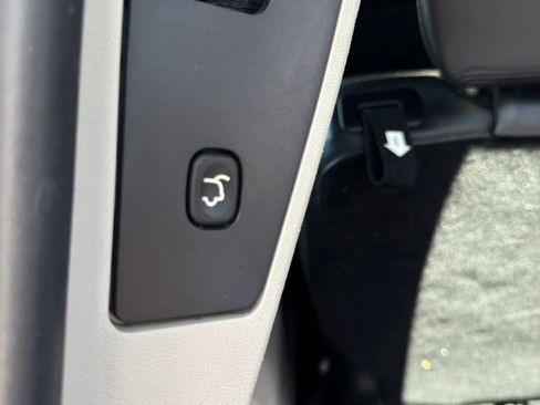 Used 2020 Dodge Grand Caravan SXT FWD image 22