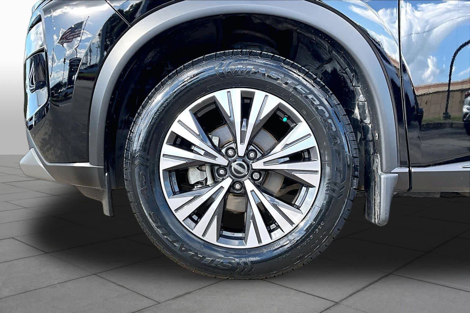 Certified 2023 Nissan Rogue SV FWD image 9