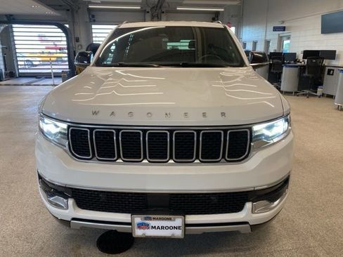 Used 2024 Jeep Wagoneer Series II image 2
