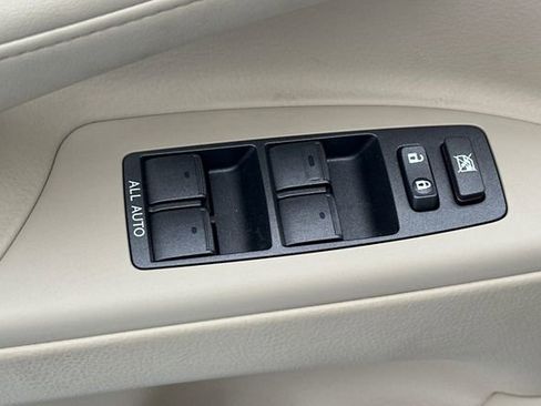Used 2011 Lexus LX 570 4WD image 13