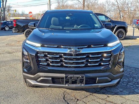 Used 2026 Chevrolet Equinox LT image 2
