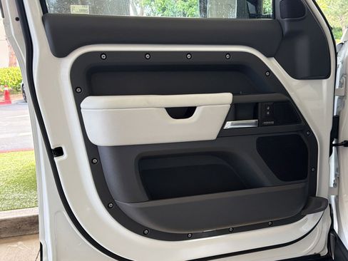 New 2026 Land Rover Defender 110 X-Dynamic SE image 21