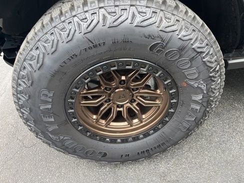 Used 2025 Ford Bronco Badlands AWD/4WD image 5