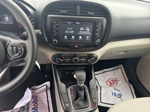 Certified 2020 Kia Soul LX image 12