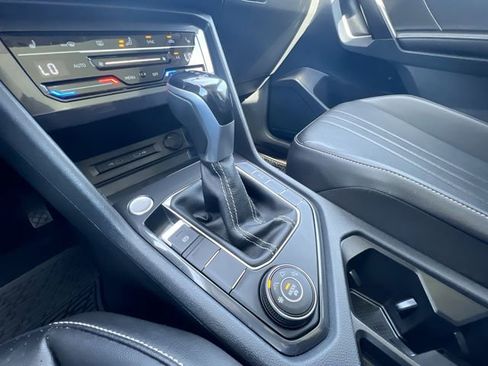 Certified 2022 Volkswagen Tiguan SE w/ Panoramic Sunroof Package image 19