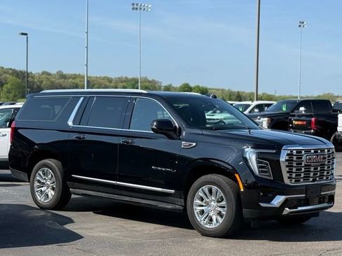 Used 2025 GMC Yukon XL Denali AWD/4WD image 36