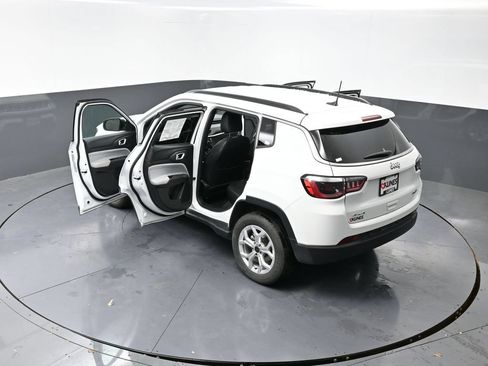 Used 2025 Jeep Compass Latitude AWD/4WD image 35