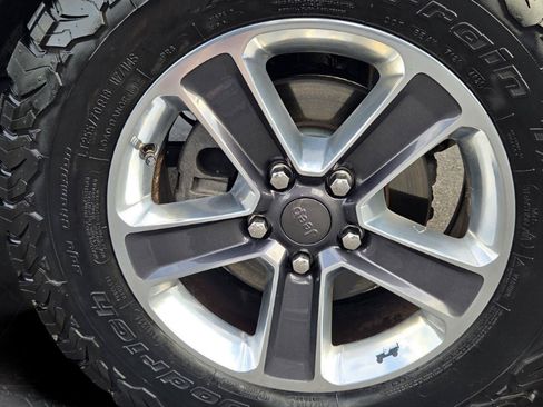Used 2019 Jeep Wrangler Unlimited Sahara AWD/4WD image 40