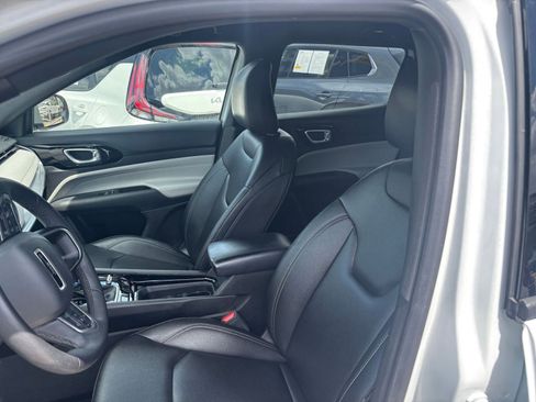 Used 2025 Jeep Compass Limited AWD/4WD image 35