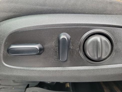 Used 2018 Chevrolet Equinox LT image 18