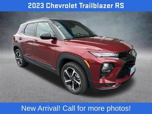 Used 2023 Chevrolet TrailBlazer RS w/ Convenience Package AWD/4WD image 2