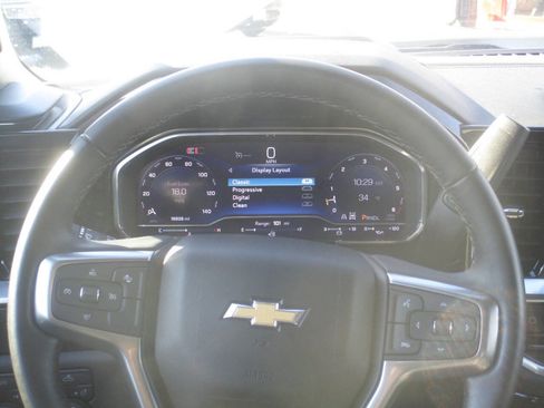 Used 2024 Chevrolet Silverado 1500 LT image 9