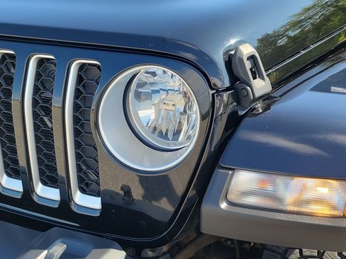 Used 2021 Jeep Gladiator Overland w/ Popular Equipment Package AWD/4WD image 9