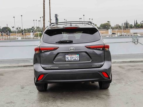 Used 2024 Toyota Highlander XLE AWD/4WD image 8
