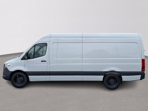 Used 2024 Mercedes-Benz Sprinter 2500 image 7