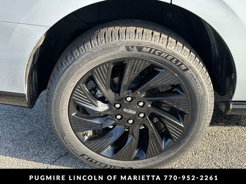 New 2025 Lincoln Navigator Reserve w/ Jet Appearance Package AWD/4WD image 18