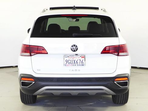 Used 2023 Volkswagen Taos SE w/ Panoramic Sunroof Package FWD image 8