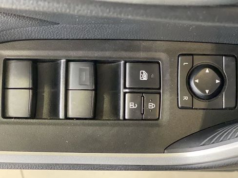 Used 2021 Toyota RAV4 XLE w/ Convenience Package AWD/4WD image 16