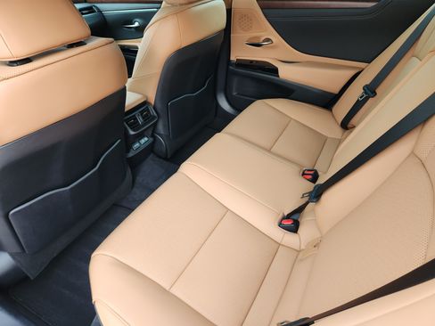 Used 2024 Lexus ES 350 w/ Premium Package FWD image 31
