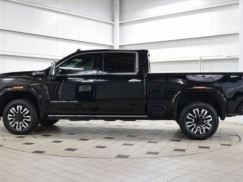 Used 2024 GMC Sierra 2500 Denali Ultimate w/ Max Trailering Package image 4